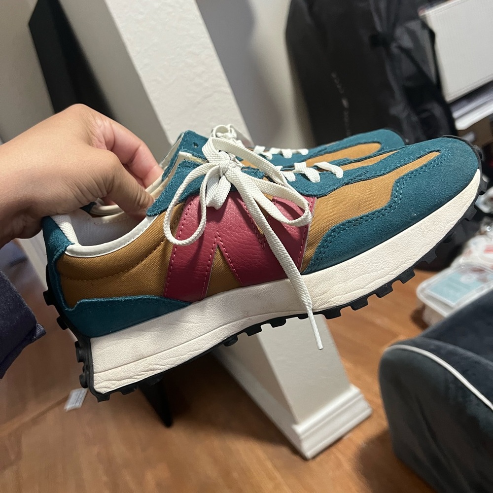 New Balance 327